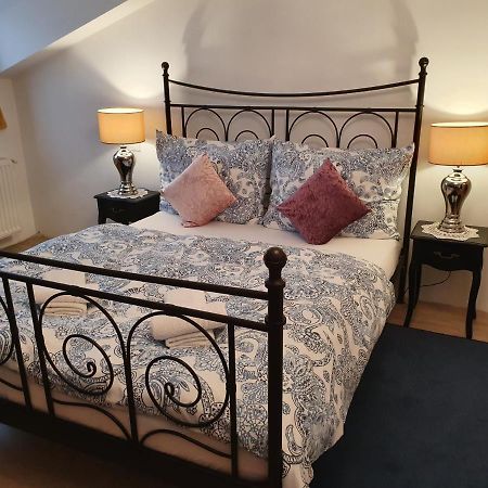 Karmelita Boutique Apartman Sopron Bagian luar foto