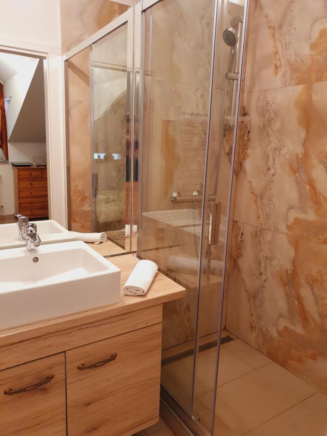 Karmelita Boutique Apartman Sopron Bagian luar foto