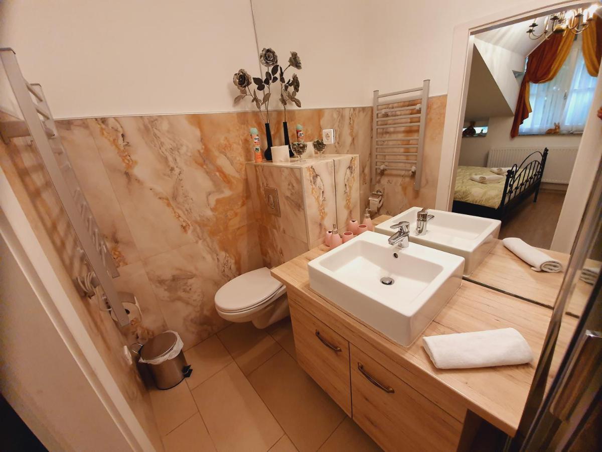 Karmelita Boutique Apartman Sopron Bagian luar foto