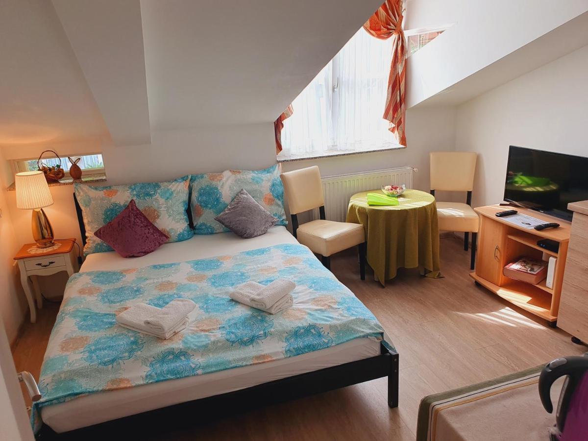 Karmelita Boutique Apartman Sopron Bagian luar foto