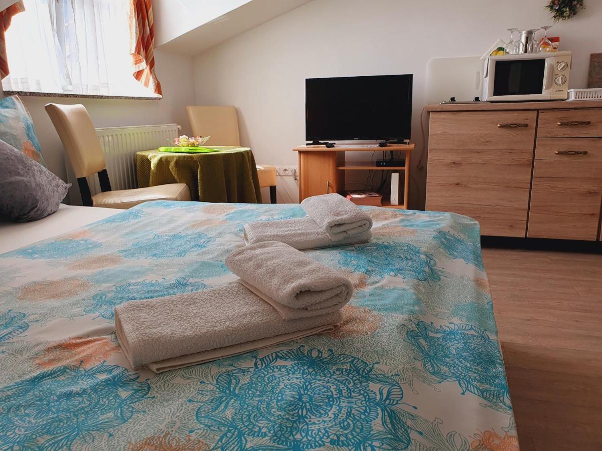 Karmelita Boutique Apartman Sopron Bagian luar foto