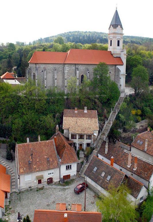Karmelita Boutique Apartman Sopron Bagian luar foto