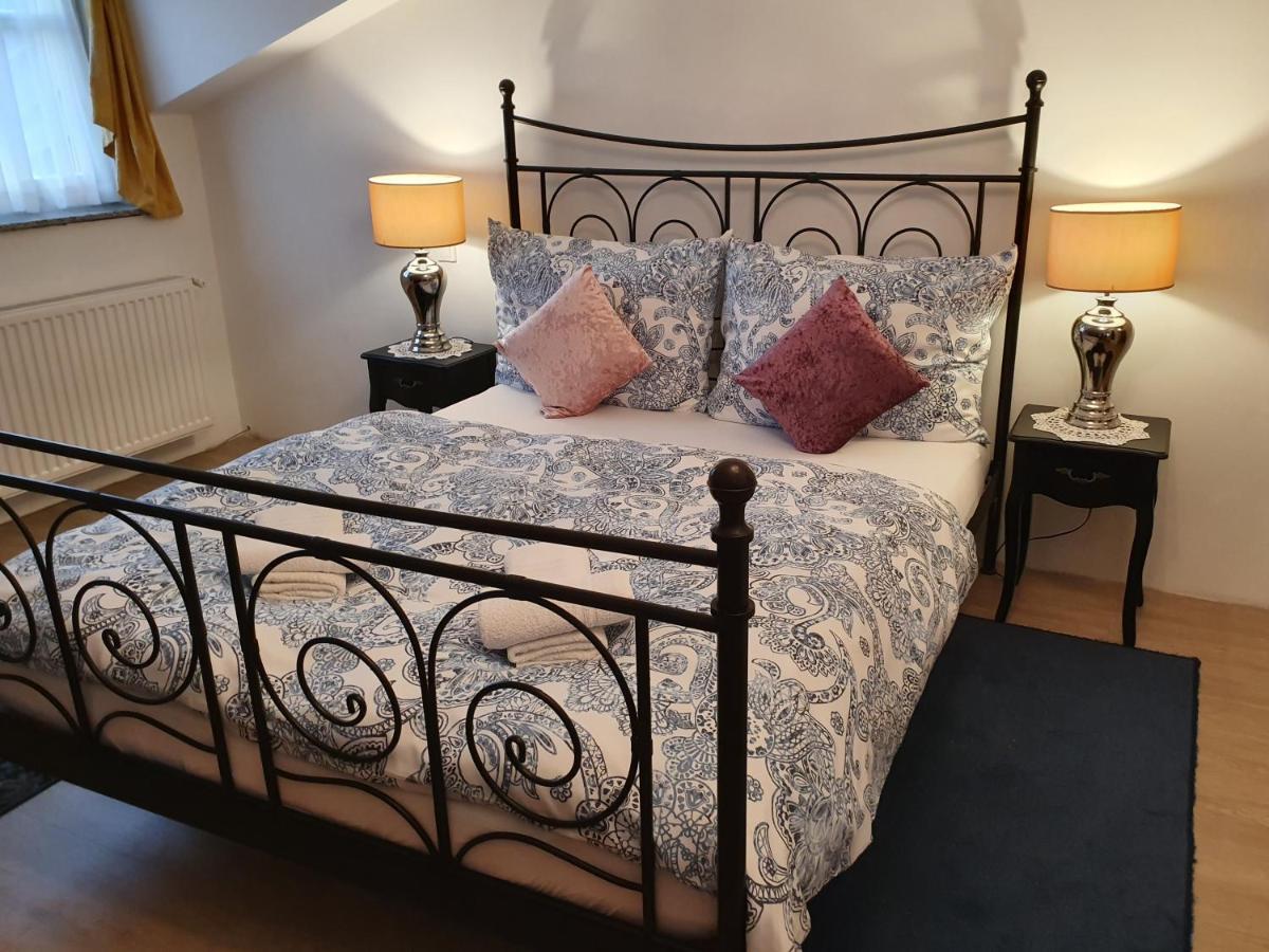 Karmelita Boutique Apartman Sopron Bagian luar foto
