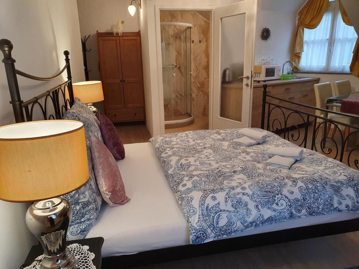 Karmelita Boutique Apartman Sopron Bagian luar foto
