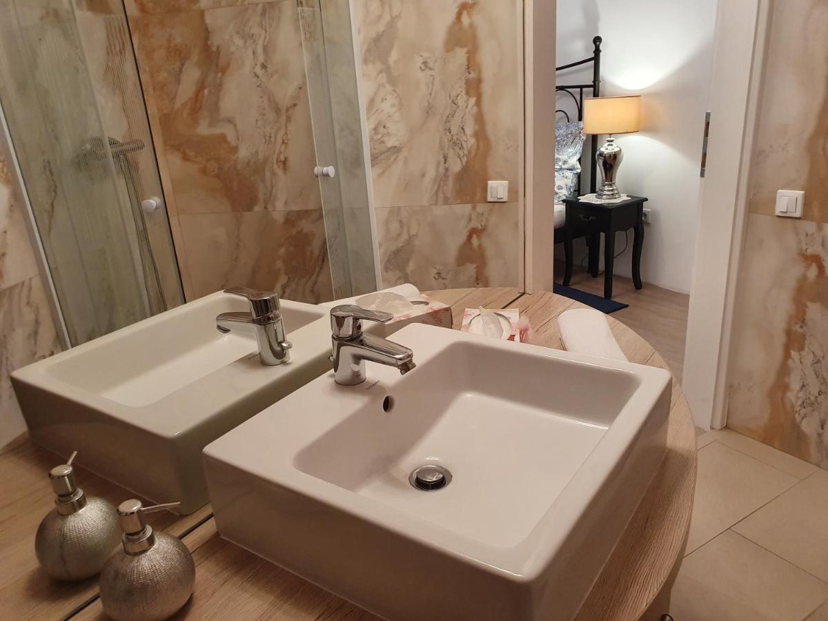 Karmelita Boutique Apartman Sopron Bagian luar foto