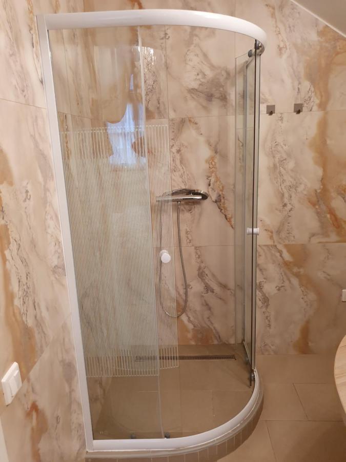 Karmelita Boutique Apartman Sopron Bagian luar foto