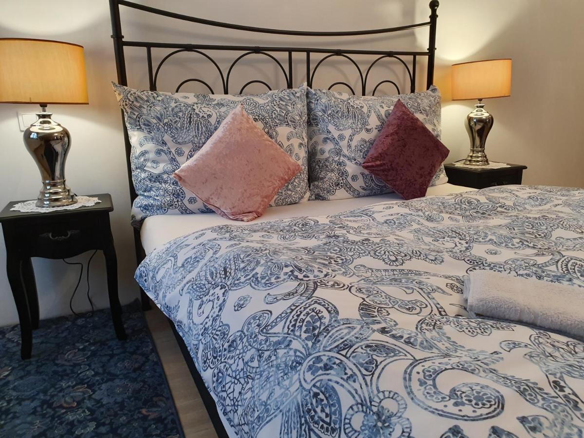 Karmelita Boutique Apartman Sopron Bagian luar foto