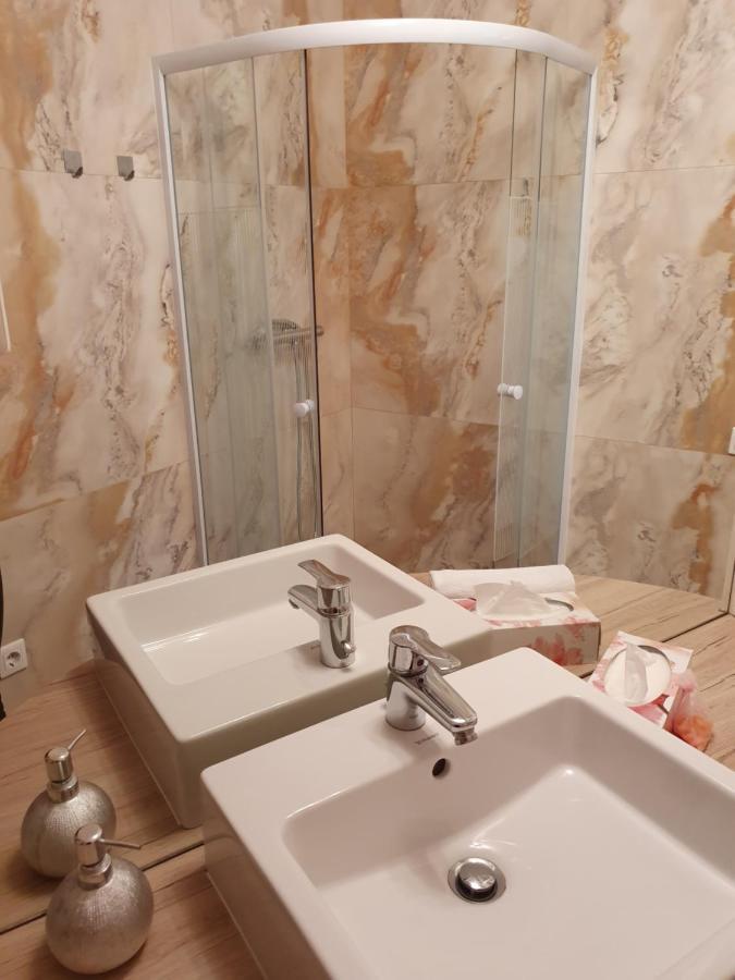 Karmelita Boutique Apartman Sopron Bagian luar foto