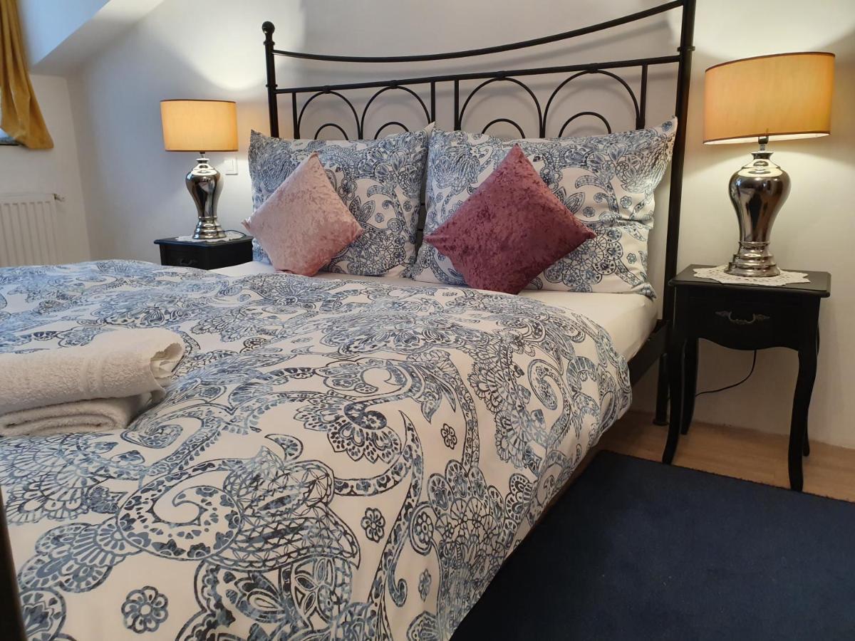 Karmelita Boutique Apartman Sopron Bagian luar foto